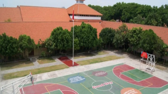 SMAN 17 Surabaya: Sekolah Negeri Berprestasi